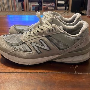 Gray New Balance 990v5 - Used